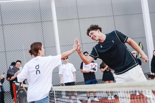 年努力的肯 年努力的肯