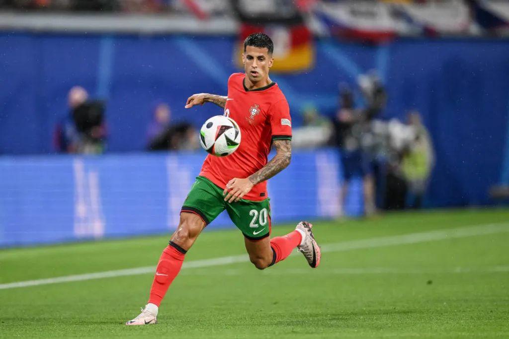 争激烈的状 争激烈的状