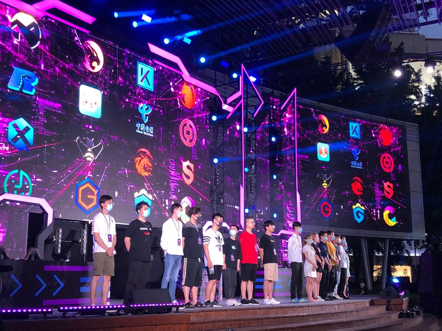 他们可能依 他们可能依